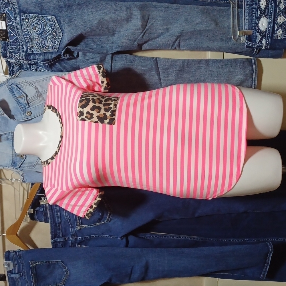 LACE SOUL 2 WOMENS TOP SIZE M IN A BEAUTIFUL PINK AND WHITE STRIPES